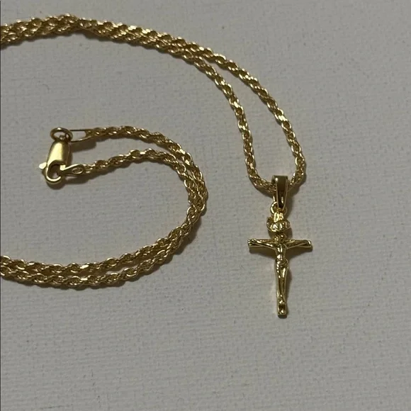 Elegant 925 sterling silver Gold Cross Pendant Necklace 18’ - Picture 10 of 13